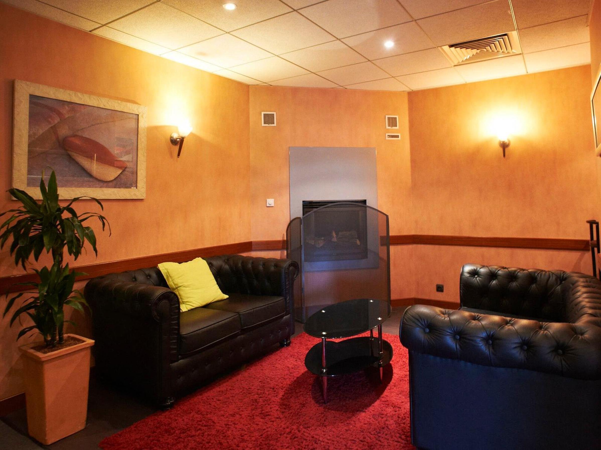Logis Hotel Angers Sud Exterior photo