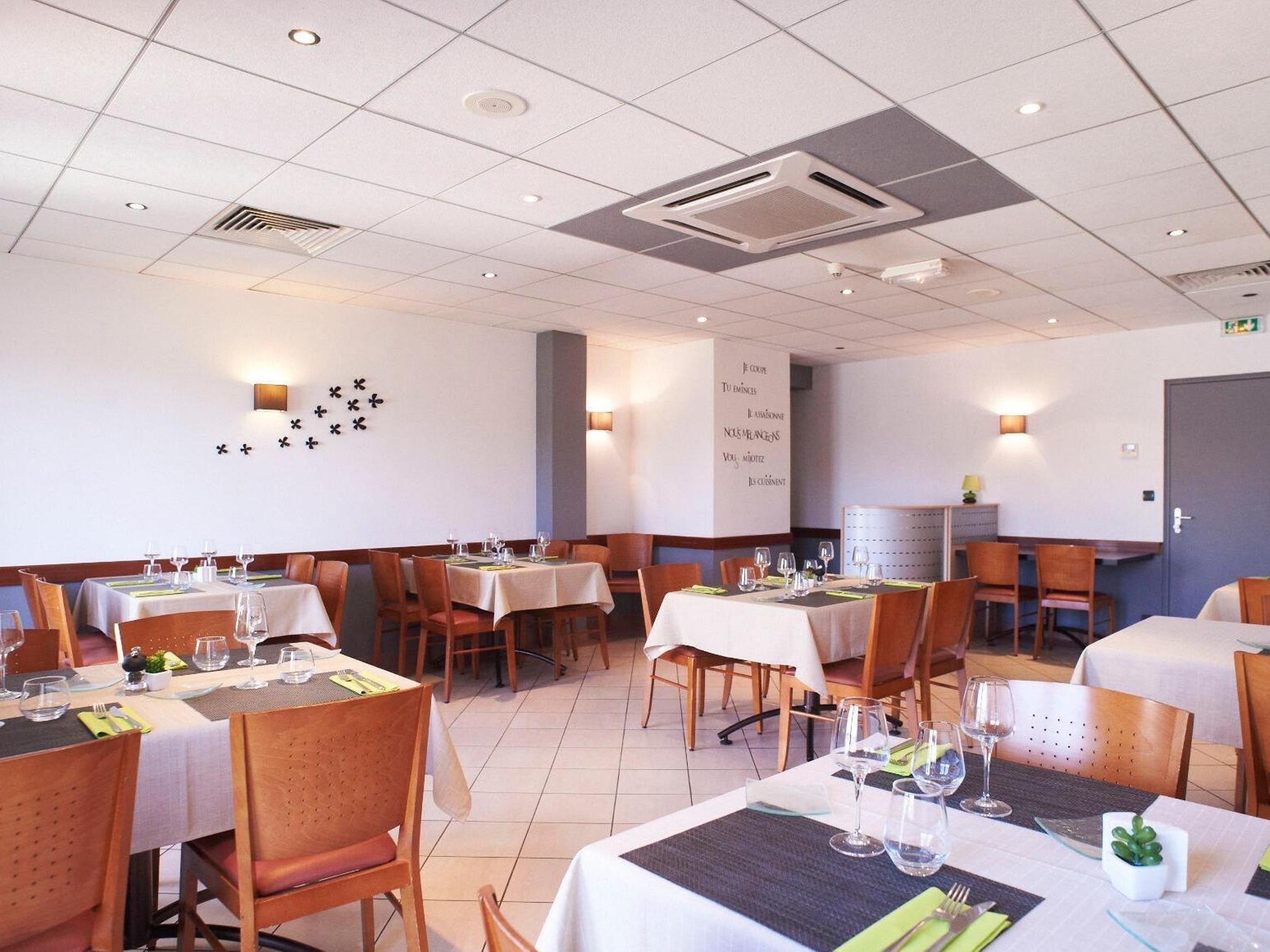 Logis Hotel Angers Sud Exterior photo